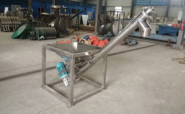 ls螺旋輸送機(jī)：型號齊全，結(jié)構(gòu)簡單，占地面積小，輸送能力強(qiáng)。